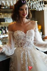Nova Sposa Gelinlikler 2020 Yili Modasina Hazir 2019 2020 Gelinlik Modellerinde Kol Ve Yaka In 2020 Wedding Dresses Wedding Dresses Romantic Wedding Dress Inspiration