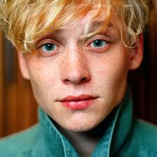 Frontal Portrait German Actor Blonde Freckles Green Eyes Matthias Schweighofer Blonde Guys Character Inspiration Pretty People