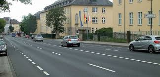 Fur Fahrradfahrer Besonders Gefahrlich Die Leipziger Strasse In 2020 Fahren Radverkehr Radfahren