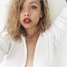 The Beauty Crush Aka Sammi Maria Curly Asymmetrical Lob Samantha Maria Beauty Crush Makeup Is Life