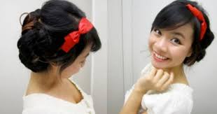 How To Do Snow White Inspired Hairstyle With Step By Step Snow White Hair Disney Hairstyles Hairstyle