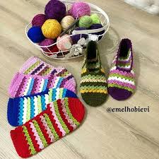 Bu Aksam Diger Teklerini Ormeye Baslayayim Sonra Taliplisi Olursa Hemencecik Kargo Yaparim Begenilerinize S Crochet Shoes Handmade