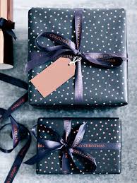 Christmas Wrapping Paper In 2020 Beautiful Gift Wrapping Gift Wrapping Inspiration Modern Gift Wrap
