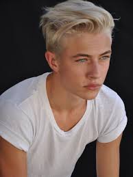 Lucky Blue Smith Lucky Blue Smith White Hair Men Platinum Blonde Hair Men Blonde Hair Boy