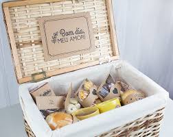 Caixa De Madeira Para Cesta De Café Da Manhã Diy Cesta De Cafe Da Manha Namorada Criativa Por Chaiene Morais Cesta De Cafe Da Manha Cesta De Cafe Ideias De Cafe Da Manha