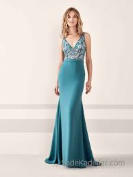 Pronovias 2020 Abiye Elbise Modelleri Yesil Uzun Balik Kalin Askili V Yakali Cicek Suslemeli Aksamustu Giysileri The Dress Elbise Modelleri