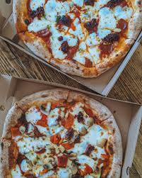 Another Day Another Independent Takeaway Yesterday We Spontaneously Ordered Oleevopizza For Lunch I Am Very Pleased We Ve Got In 2020 Food Guide Food Spot Food