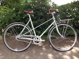 Genias Rakete Mixte In Lichtgrau Mit Basil Portland Frontrack Rakete Fahrrader Fixie Fahrrad Rund Ums Rad Fahrrad