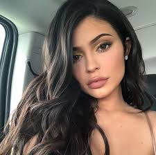 25 Stunning Examples Of Dark Brunette Hair With Highlights Jenner Hair Kylie Jenner Look Kylie Jenner Makeup