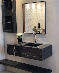 Bancada Com Cuba Esculpida Em Porcelanato Nero Venato E Prateleira Em Pedra Natural Inovap Banheiros Modernos Decoracao Do Banheiro Decoracao Banheiro Ideias