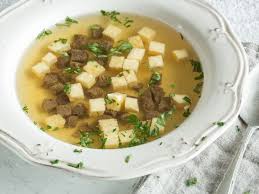 Weihnachtliche Vorspeise Consomme Double Mit Eierstich Rezept Eierstich Rezepte Lebensmittel Essen