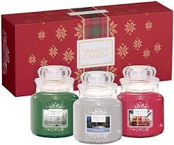 Yankee Candle Gift Set With 3 Small Jar Scented Candles Alpine Christmas Collection Festive Gift Box Amazon Co Uk Yankee Candle Gift Set Yankee Candle Scents