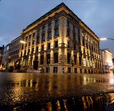 Cum Ex Geschafte Warburg Banker Olearius Schlagt Mit Anzeige Zuruck Welt