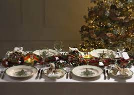 Discover dinner sets for 1 and dinner sets for 4. How To Put A Contemporary Spin On Traditional Christmas Dinnerware Teacupsandtales