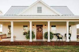 ☆your daily farmhouse inspiration🌿 ☆enjoy the simple life with us 🌼 ☆daily decorating inspiration and diy ideas 🏡 ☆follow us for more farmhouses. 35 Elegant White Farmhouse Design Ideas To Give Beautiful Look Trendehouse House Plans Farmhouse Farmhouse House House Exterior