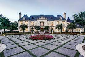 Zde najdete to nejlepší od nejlepších světových interiérových značek. French Renaissance Chateau Style Mansion With Elegant Curb Appeal Idesignarch Interior Design Architecture Interior Decorating Emagazine