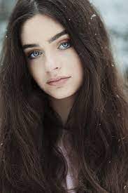 Apply the eyeliner opaquely or smudge it out with an angled eyeliner brush or. Pin By Kamil Malagocki On Pastel Colors Brown Hair Blue Eyes Brown Hair Blue Eyes Girl Brown Hair Blue Eyes Pale Skin