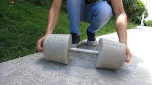 A menudo se asocia hacer pesas con aumentar volumen y peso. Como Hacer Pesas Caseras Para Hacer Ejercicio En Casa