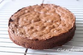Le Gateau D Anniversaire Double Chocolat De Mercotte Une Seule Pate Deux Effets Gateau Anniversaire Gateau Recette Dessert