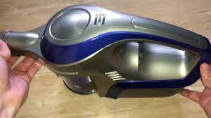 Cleanmaxx Akku Zyklon Staubsauger Hand Bodenstaubsauger 150 Watt Inkl Diverser Aufsatze Youtube Mit diesem flexiblen multitalent befreien sie möbel, autositze, teppichböden, treppenstufen u.v.m. cleanmaxx akku zyklon staubsauger hand bodenstaubsauger 150 watt inkl diverser aufsatze