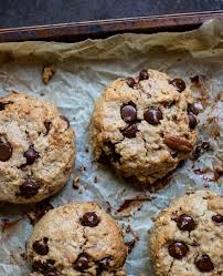 Biscuits Au Beurre D Amandes A L Avoine Et Au Chocolat Noir K Pour Katrine Desserts Food Yummy Food