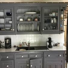 Si vous voulez nettoyer sous les meubles, il vous suffira simplement de les détacher d'un geste simple ! Diy Comment Repeindre Ses Meubles De Cuisine