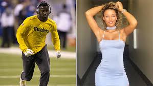 He is currently a free agent. Jena Frumes Antonio Brown S Split She Tweets His Phone Number Hollywood Life