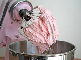 3 Recettes De Creme Au Beurre Qui Vont Vous La Faire Aimer Recette Creme Au Beurre A La Fraise Recette Creme Creme Au Beurre