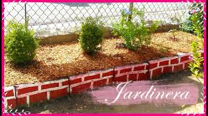 Con mucha creatividad y algunas ideas, puedes hacer que ese jardín desordenado y olvidado se llene de nuevo color. Como Hacer Una Jardinera De Bloques Youtube