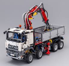 Review 42043 Mercedes Benz Arocs 3245 Lego Technic Mindstorms Amp Model Team Lego Technic Sets Lego Lego Technic