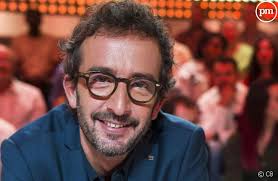 Le petit journal de eldin ainsi que l'ancien présentateur du supplément de canal+ ont fait réagir sur les réseaux sociaux. Cyrille Eldin Yann Barthes M A Considere Comme Un Traitre Puremedias