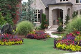 40 Front Yard Landscaping Ideas For A Good Impression Front Yard Landscaping Design Small Front Yard Landscaping Front Yard Landscaping