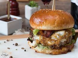 Burger Au Bacon Et Au Bleu Bleu Cheese And Bacon Burger La Cuisine D Adeline Recette Recettes De Cuisine Recette Recettes Hamburgers