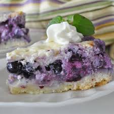 Je Suis Alle A Un Potluck L Autre Jour Et Quelqu Un Avait Apporte Ce Dessert Absolument Divin Un Gateau Den Gelatin Salad Blueberry Cream Cake Recipe Recipes