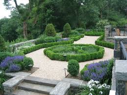 Things We Love Boxwood Gardens Design Chic Gorgeous Gardens Boxwood Garden Garden Design
