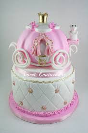 Gateau Carrosse Cendrillon Carriage Cake Okay Probably Not Going To Be In Cinder S Visual Log Until The Last Page Of The Last Book But Cak Gateaux Cendrillon