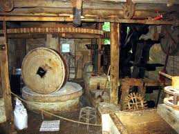 Http S1 E Monsite Com 2009 08 21 11 84324407interieur Moulin A Eau Jpg Jpg Moulin A Eau Moulin A Farine Le Moulin