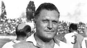 Josef bican, fue uno de los máximos goleadores de la historia. Josef Bican Just The Second Top Goalscorer