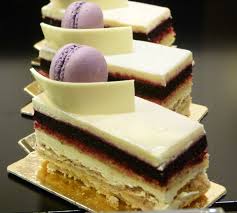 Bruno Montcoudiol Ou Manger De Bonnes Patisseries A Saint Etienne Desserts Francais Assiette A Dessert Patisserie