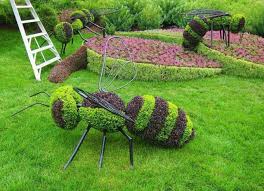 Creative And Beautiful Gardens Topiary Bee Garden Design Bee Garden
