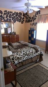A sassy and exotic designer cheetah wallpaper, this animal print perfectly captures the fashionable golden brown color of these sleek cats. Pin On Kathy