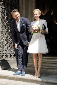 Es Geht Sogar Auch Lassig Ohne Krawatte Auf Kleinen Fall Verkleiden An So Einem Unverg City Hall Wedding Dress Civil Wedding Dresses Courthouse Wedding Dress