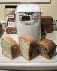 A full featured bread make with a horizontal bread pan and dual kneading paddles. Zojirushi Home Bakery Mini Bread Maker Review Makebestbread Com