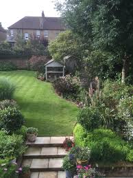 An Early Morning View Of This South East London Garden Which Faces Due South Hard To Believe It S Only A East Facing Garden London Garden Contemporary Garden
