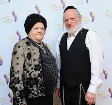 שרה זיסל משי זהב, אמו של יור זקא יהודה משי זהב, הלכה לעולמה אחרי מאבק במחלת הקורונה • בנה משה הלך. B8scbpqcw7ulem