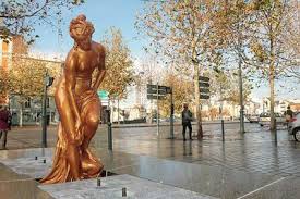 Baigneuse Place De Bretagne Citta
