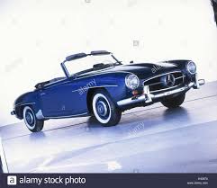 Old Timer Mercedes 190 Sl Cabriolet Bleu Voiture De Tourisme Voiture Autotype En Allemand Coupe Coupe Sport Voiture De Sport Cabriolet Mur Blanc Des Pneus Des Vehicules De Transport Moyens Photographie De Produits