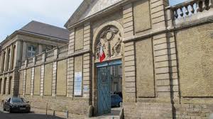 Tribunal De Saint Omer Il Menace Son Dealer Avec Une Fourchette Pour Recuperer Dix Grammes De Shit