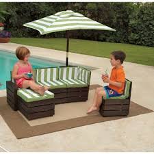 Pin By Miranda Suarez On Curiosidades Ninas Kids Outdoor Furniture Kids Outdoor Table Outdoor Kids