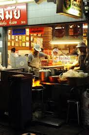 Last Night In Bangkok Derniere Nuit Illuminee Par Les Cuisines Qui Peuplent Bangkok La Nuit Marche De Rue Cuisine De Rue Nourriture De Rue Thai